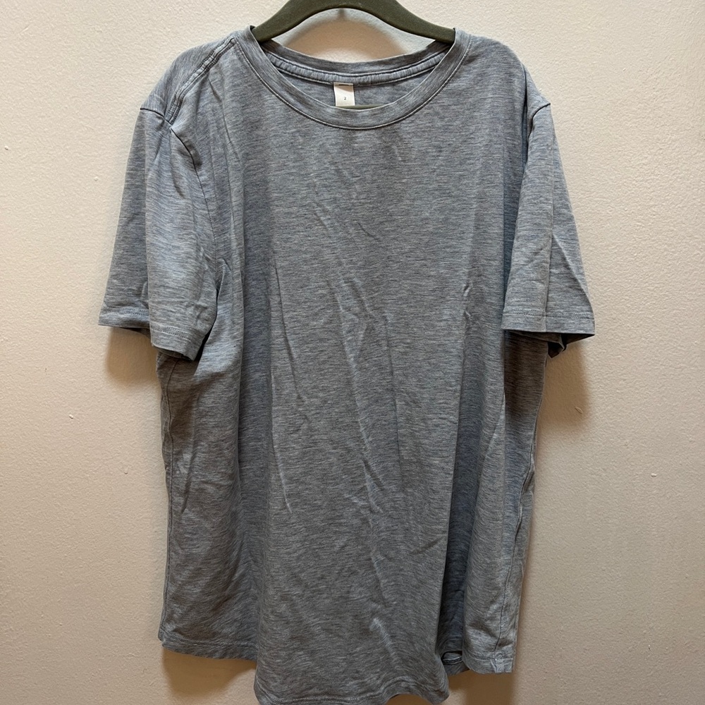 lululemon size 2 tshirt barely worn